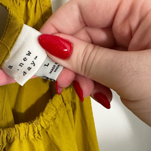 NWOT Chartreuse halter maxi dress w/ pockets - Picture 5 of 6